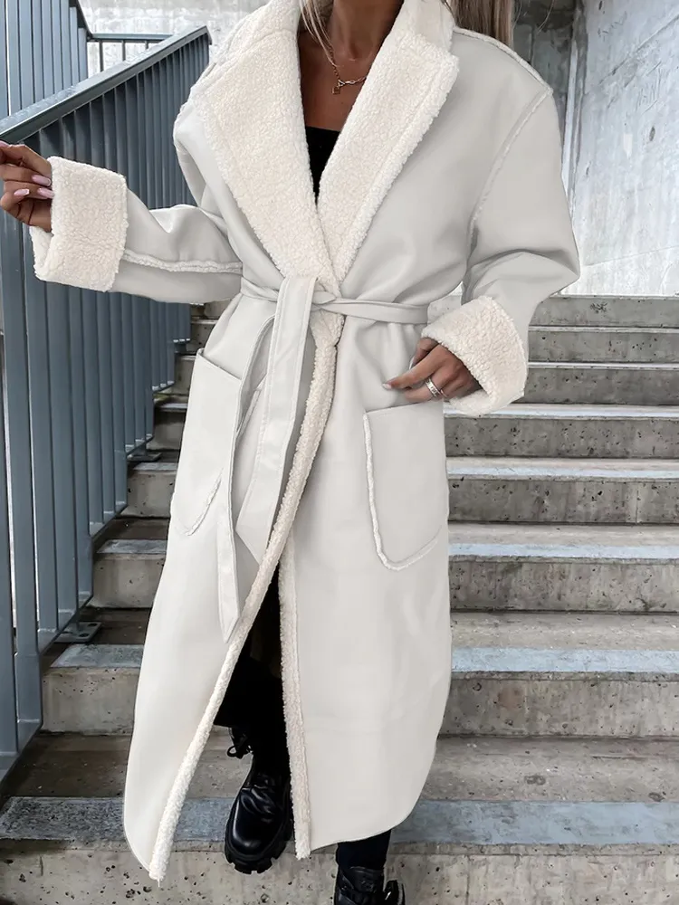 Abrigo con Cuello Clásico