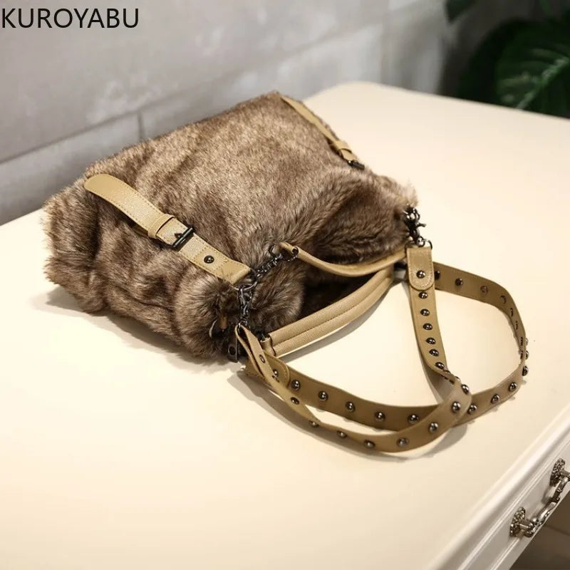 Cartera vintage plush