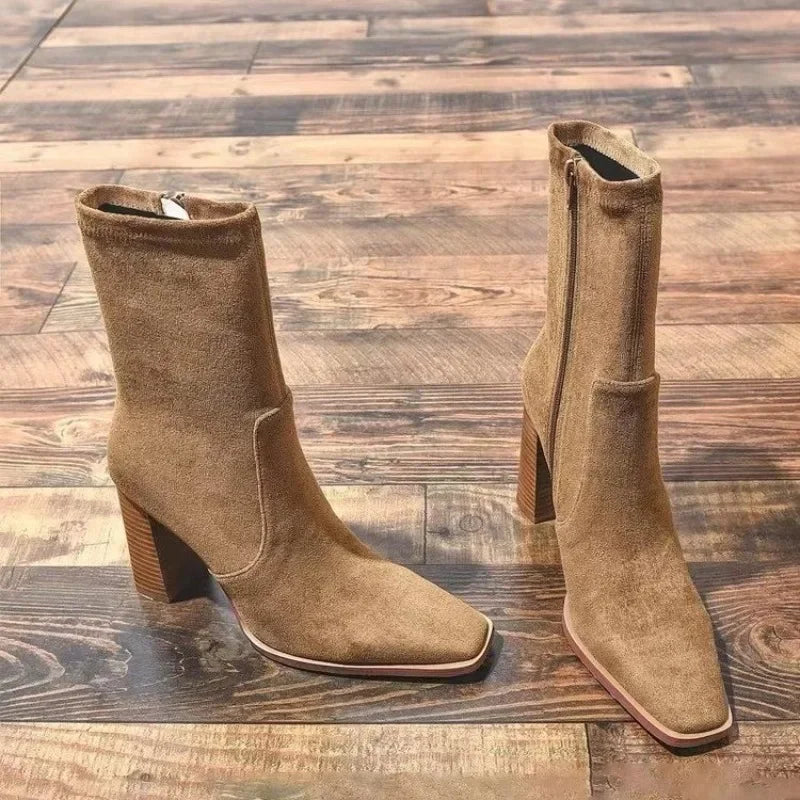 Bota elegante con cierre