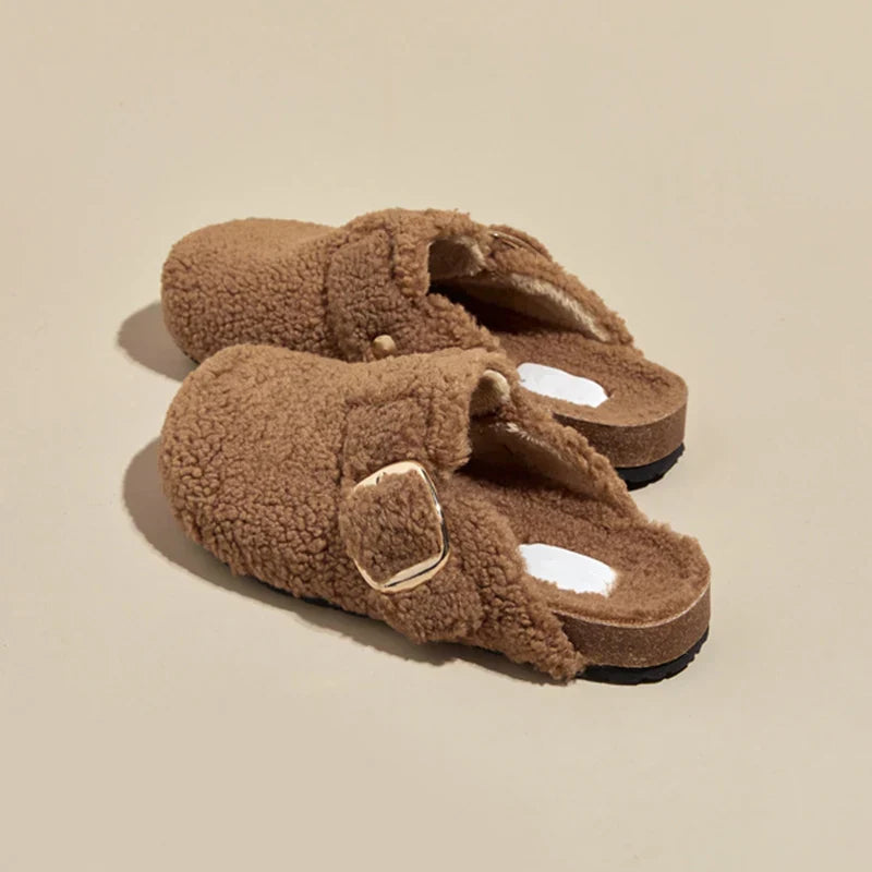 Sueco de plush zapato