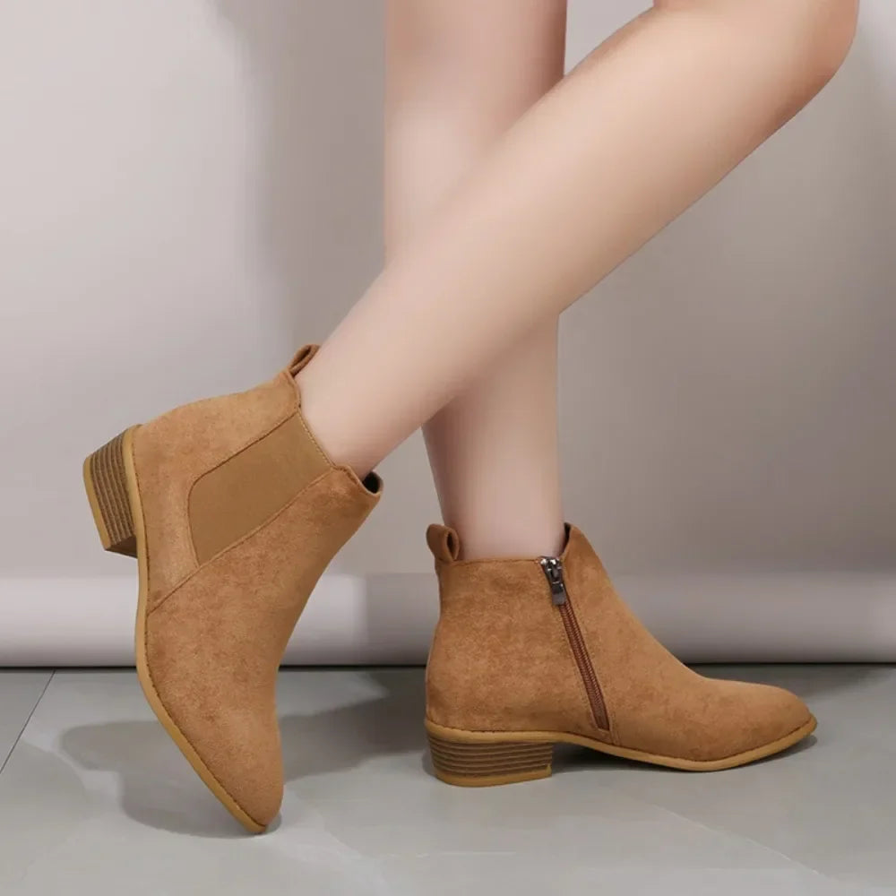 Botin taco bajo de gamuza